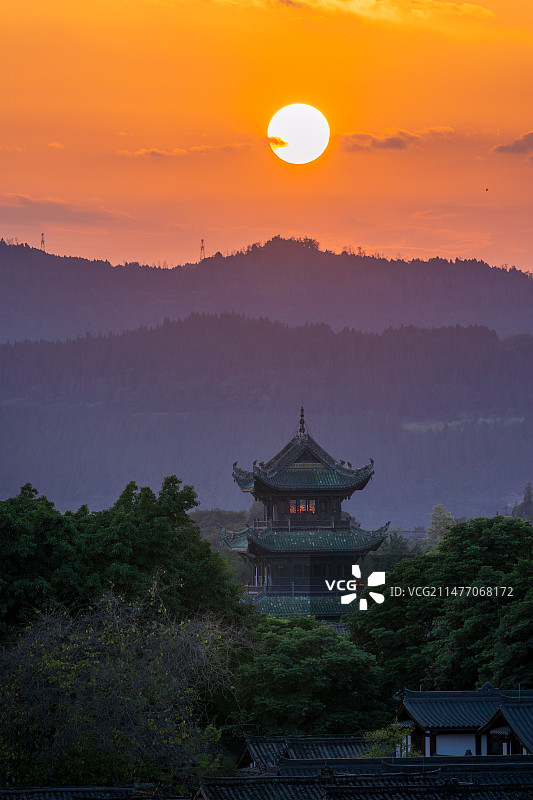 日落阆中古城华光楼图片素材