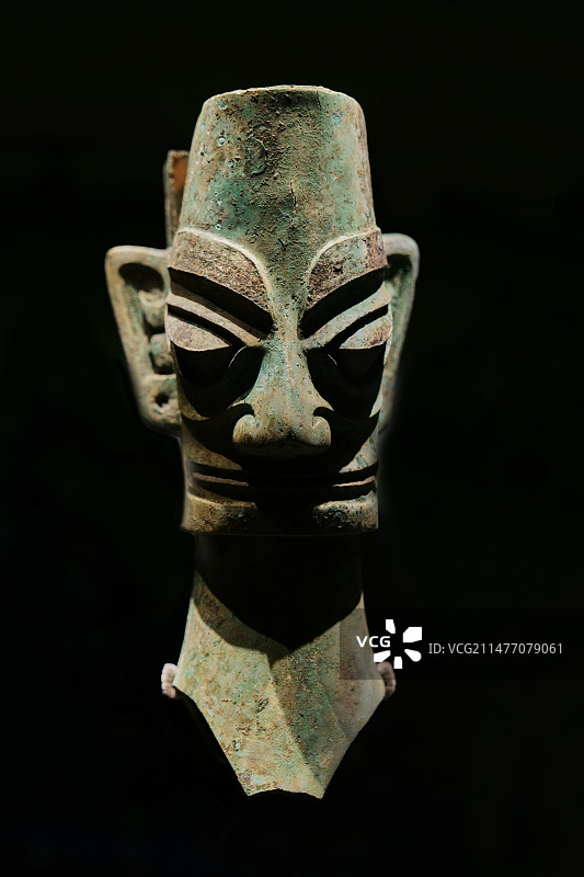 商代后期青铜人头像图片素材