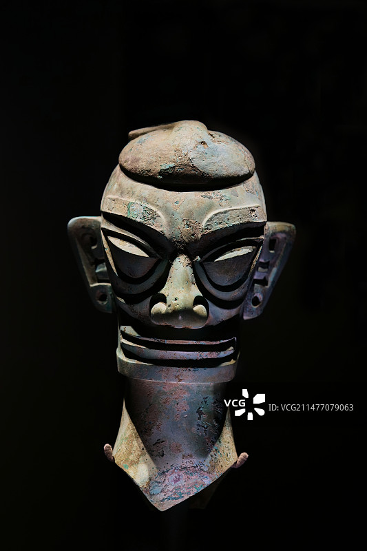 商代后期青铜人头像图片素材