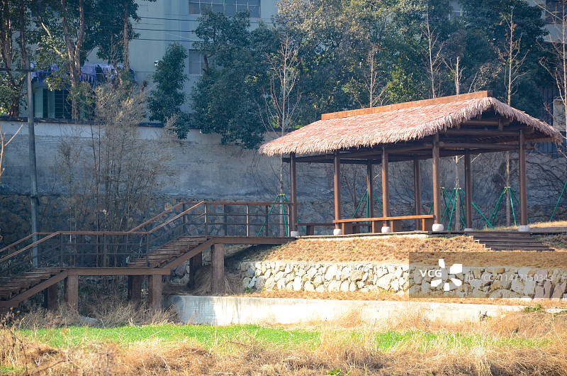 杭州良渚老虎岭遗址公园栈道图片素材