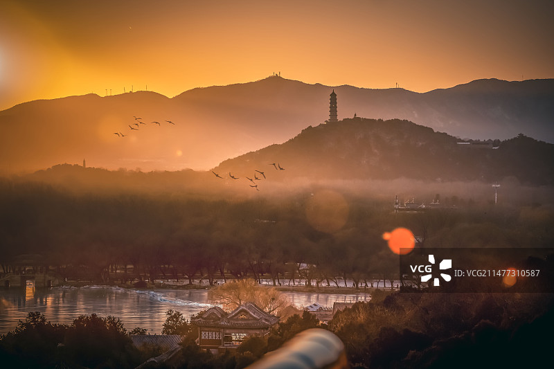 夕阳下的佛香阁望玉泉山湖光山色图片素材