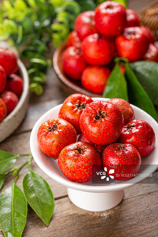 新鲜采摘的山楂图片素材