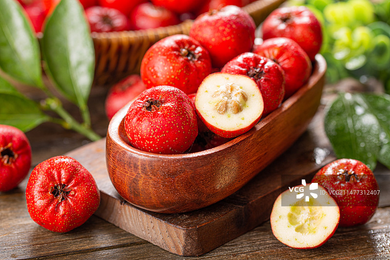 新鲜采摘的山楂图片素材