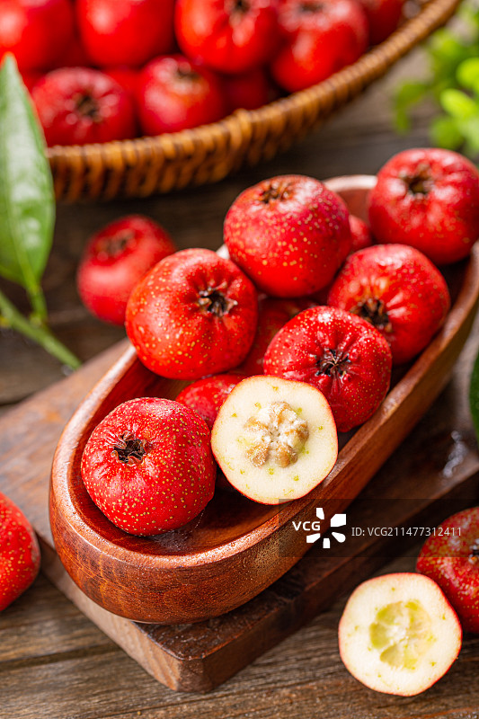 新鲜采摘的山楂图片素材