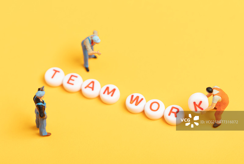 微缩创意字母teamwork与团队图片素材