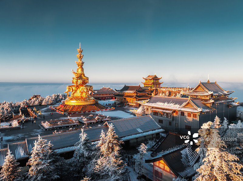 雪后云海上的峨眉山金顶图片素材