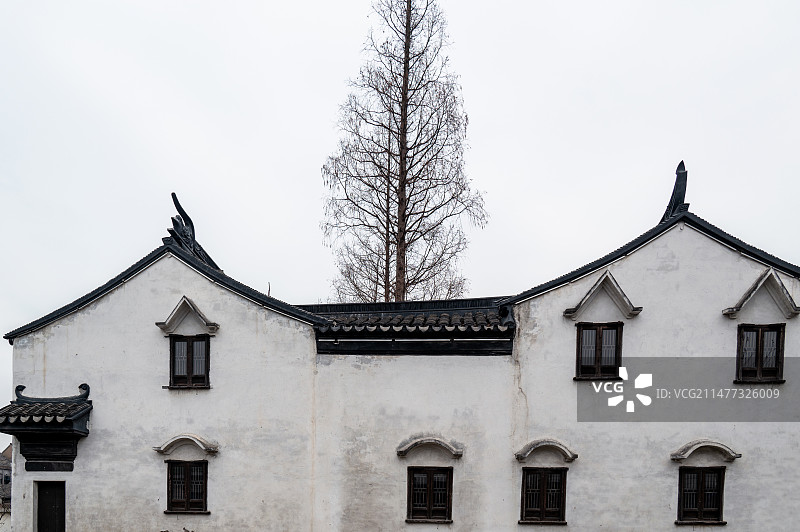 江南水乡白墙黑瓦建筑风光图片素材