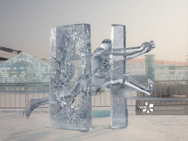 第35届中国哈尔滨国际冰雕比赛作品~克服障碍图片素材