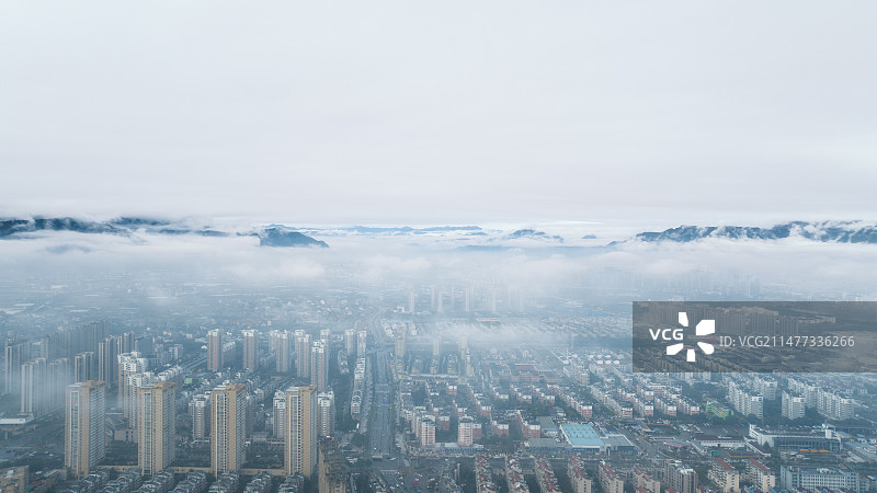 双层云下的台州黄岩图片素材