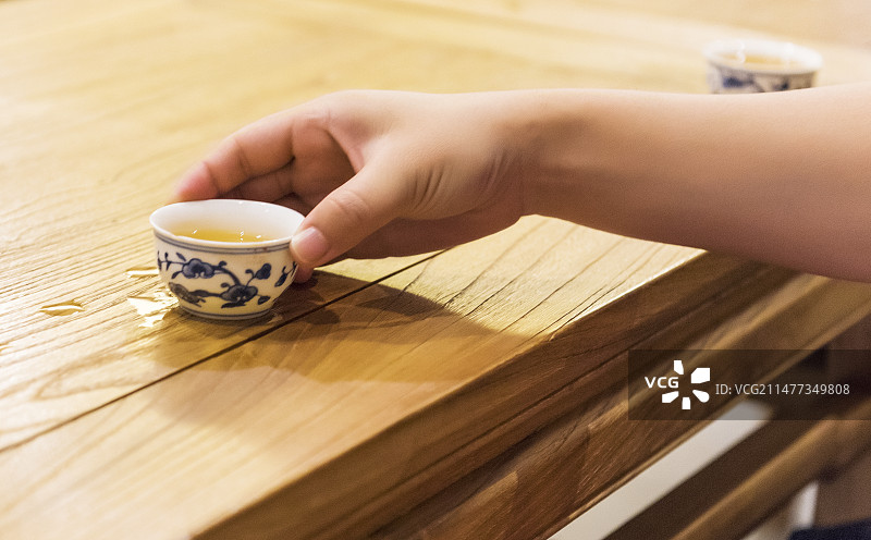 喝茶 茶杯手部特写图片素材