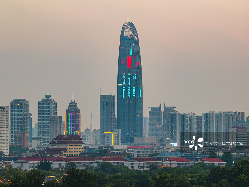 济南城市风光地标建筑——济南绿地中心图片素材