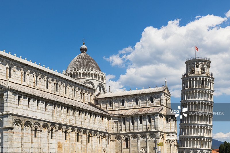 比萨斜塔和比萨主教堂图片素材