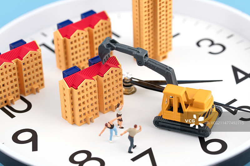 微缩创意表盘上小区强拆图片素材