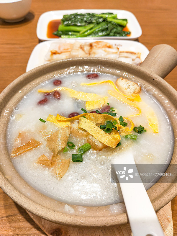 广东特色美食小吃艇仔粥图片素材