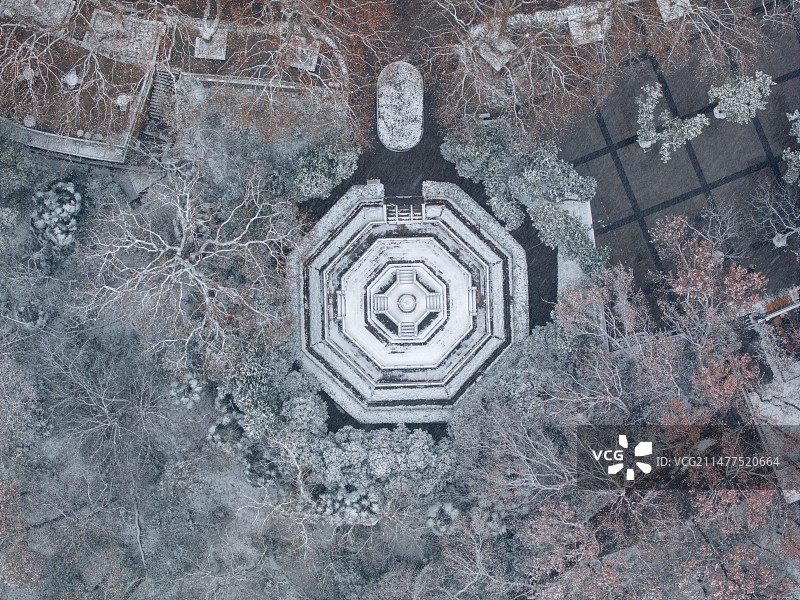 航拍南京中山陵孝经鼎雪景图片素材
