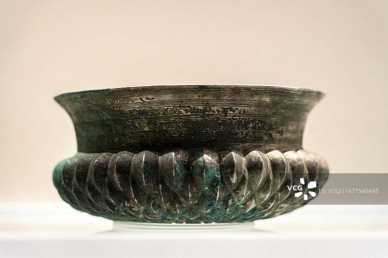 伊朗 新埃兰 公元前800-前600年 裂瓣纹银钵图片素材