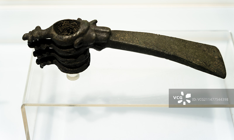 四翅管銎铜斧  年代： 卢里斯坦青铜器 公元前1000-前650年 地域： 伊朗 材质： 青铜图片素材