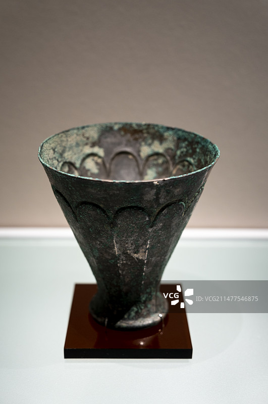 斜壁银杯  年代： 巴克特里亚王国 公元前1世纪 地域： 阿富汗 材质： 白银图片素材