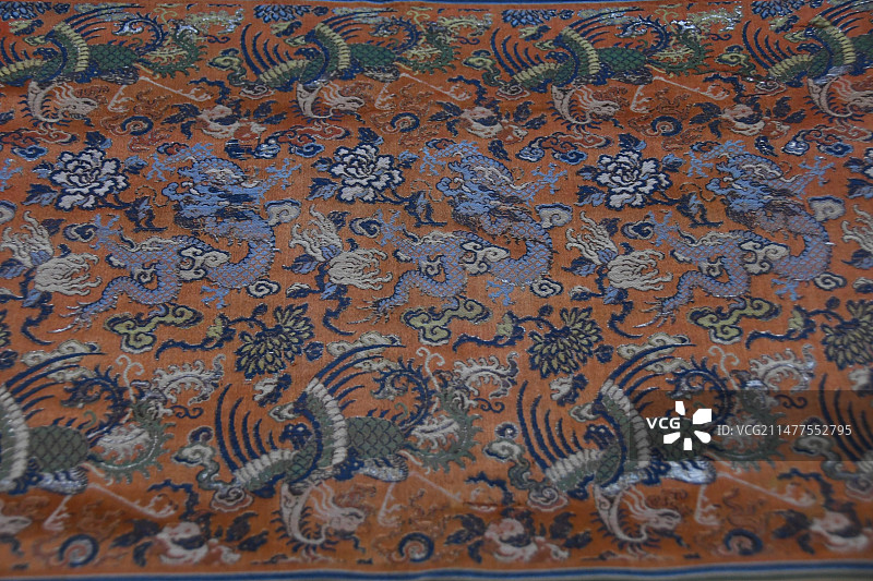 重庆三峡博物馆清代龙凤呈祥纹服装图片素材