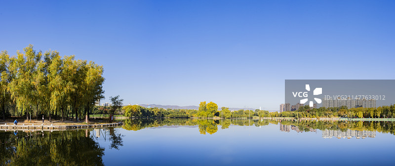 山西太原市森林公园秋景图片素材