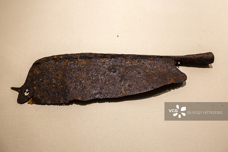 吉林省博物院“吉林省历史文化陈列”展：铁铡刀【金，德惠县米沙子公社四家子大队出土，吉林省博物院藏】图片素材