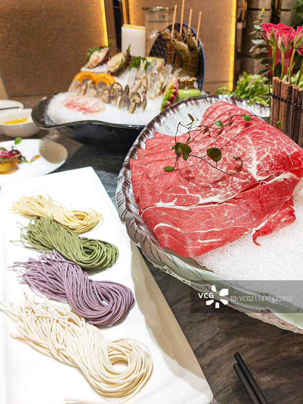 海鲜火锅海鲜拼盘蔬菜豆腐响铃拼盘图片素材