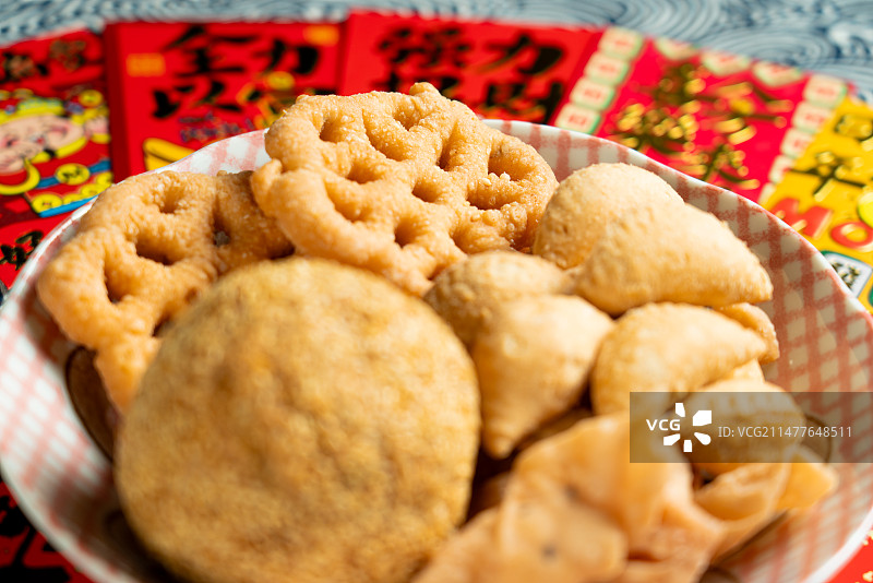 糖环 煎堆 蛋散 油角  四种广东贺年食品 广东传统贺年食品 新年美食 春节传统美食 特写 静物图片素材