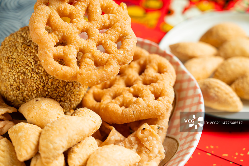 糖环 煎堆 蛋散 油角  四种广东贺年食品 广东传统贺年食品 新年美食 春节传统美食 特写 静物图片素材