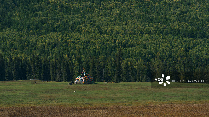 喀纳斯草原上的敖包图片素材