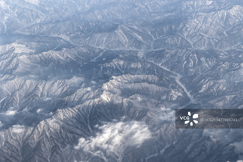 陕西省西安市雪后秦岭银装素裹水墨画航拍视角图片素材