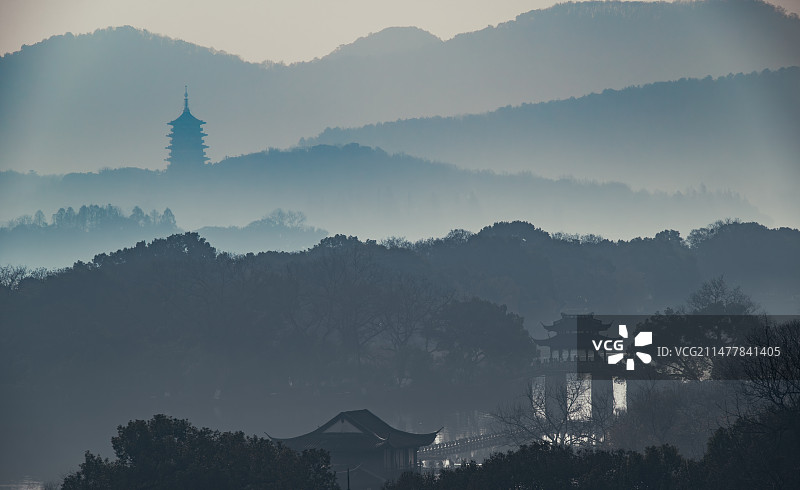 雾蒙西湖图片素材