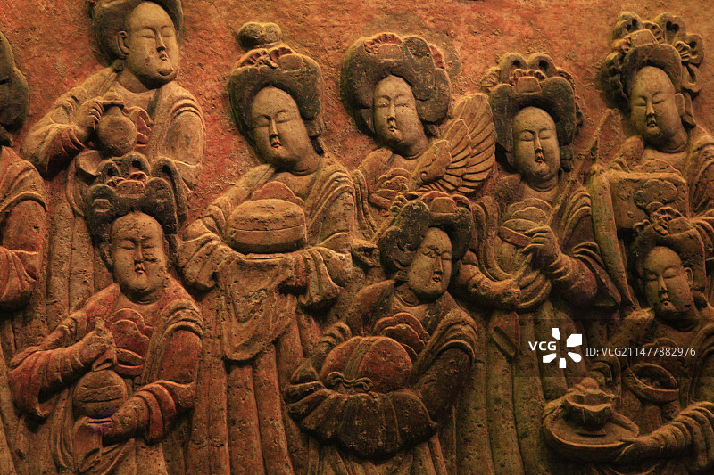 五代彩绘侍奉浮雕图片素材