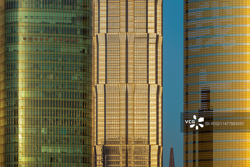 《建筑立面的肌理与纹理》。拍摄于上海浦东陆家嘴高层建筑群图片素材