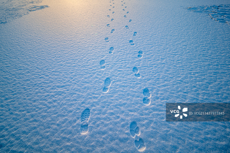 雪地上的脚印图片素材