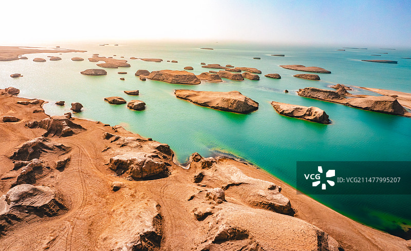 陆上舰队~青海海西水上雅丹图片素材