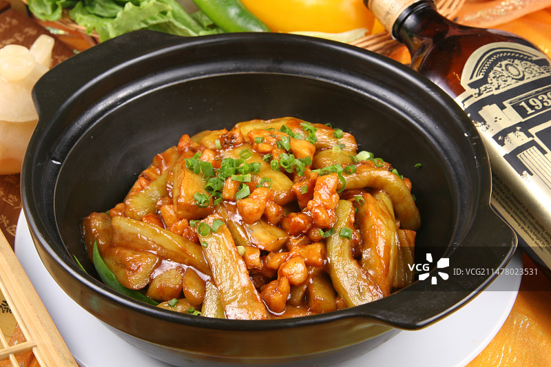 咸鱼鸡粒茄子煲图片素材