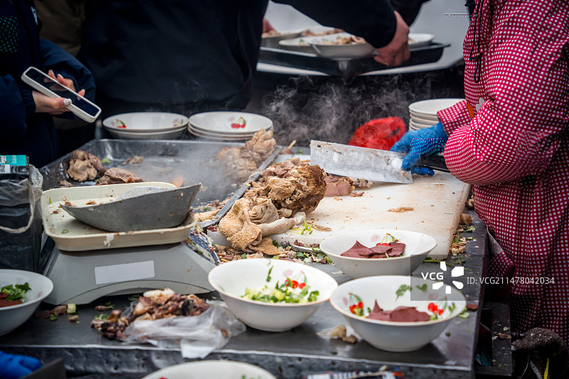 冬季羊肉汤羊杂大排档图片素材