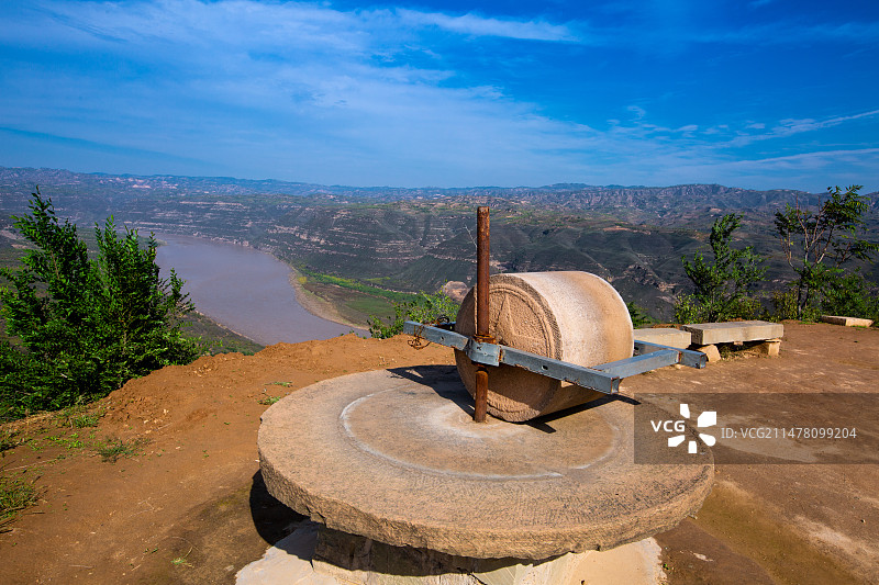 黄河岸边的营生方式-碾子图片素材