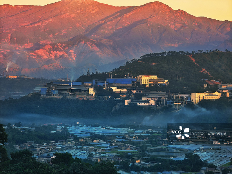 攀枝花市米易县撒莲镇日照金山城市风光图片素材