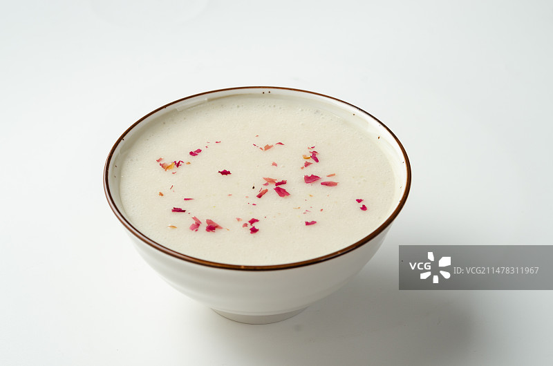 润肺止咳美白养颜的玫瑰杏仁露图片素材