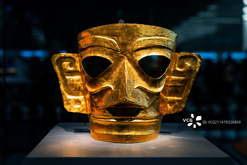 上海博物馆东馆三星堆黄金面具图片素材