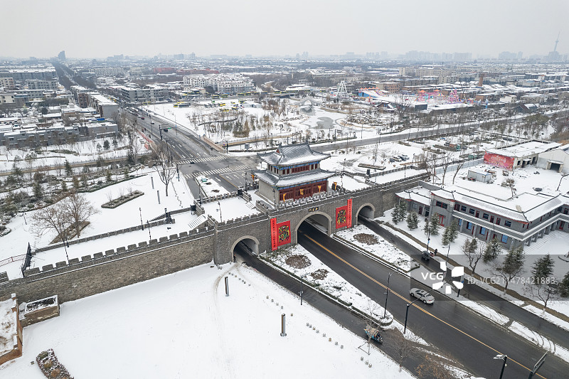 亚洲中国河南开封城墙北门安远门雪景图片素材
