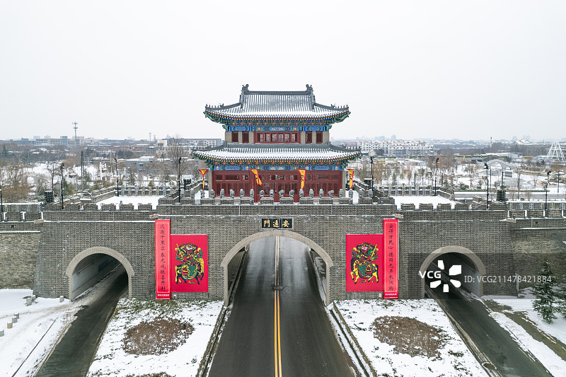 亚洲中国河南开封城墙北门安远门雪景图片素材