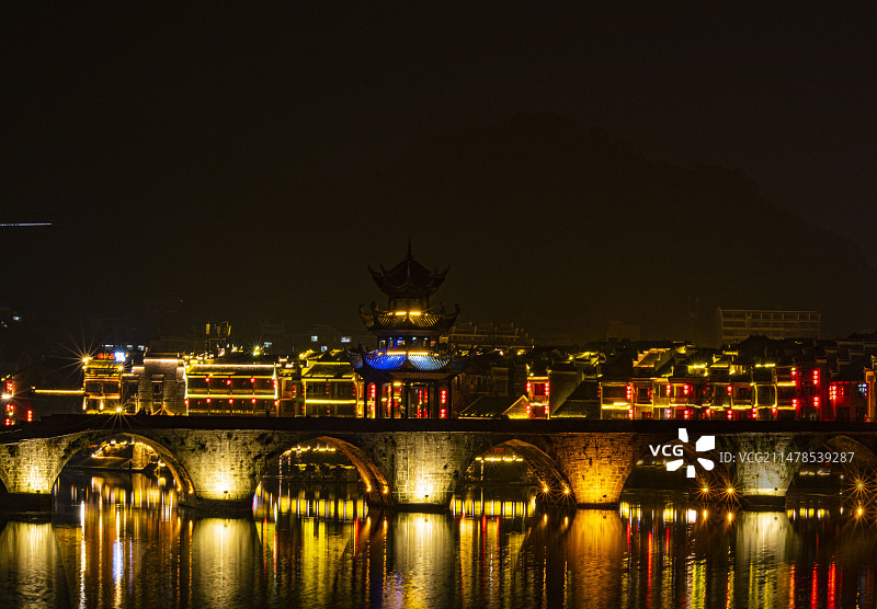拱桥、倒影、灯光｜遇见夜色下的美丽中国  长曝光拍摄镇远古镇绝美夜景图片素材