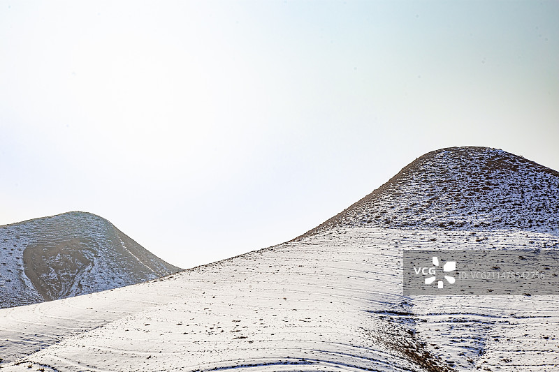 宁夏吴忠同心县山地立春雪景图片素材