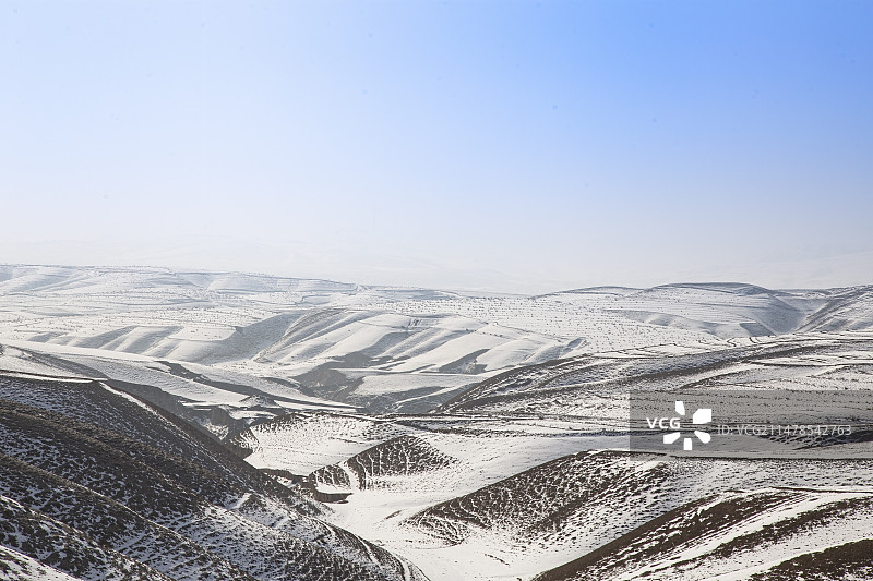 宁夏吴忠同心县山地立春雪景图片素材