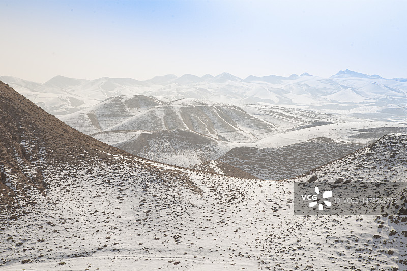 宁夏吴忠同心县山地立春雪景图片素材