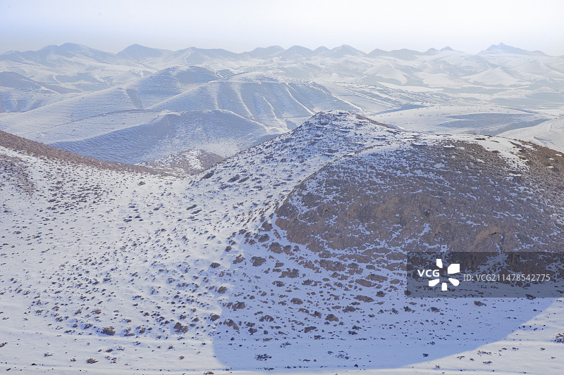 宁夏吴忠同心县山地立春雪景图片素材