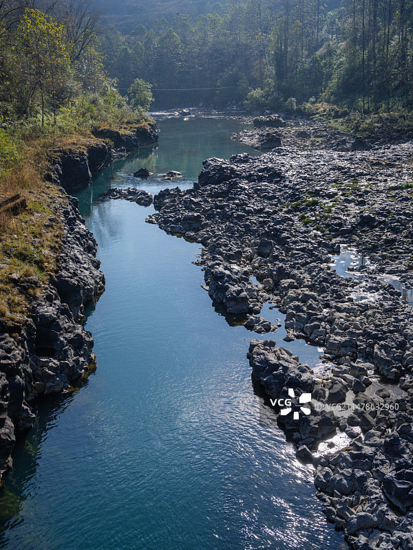 腾冲的黑鱼河火山地形图片素材