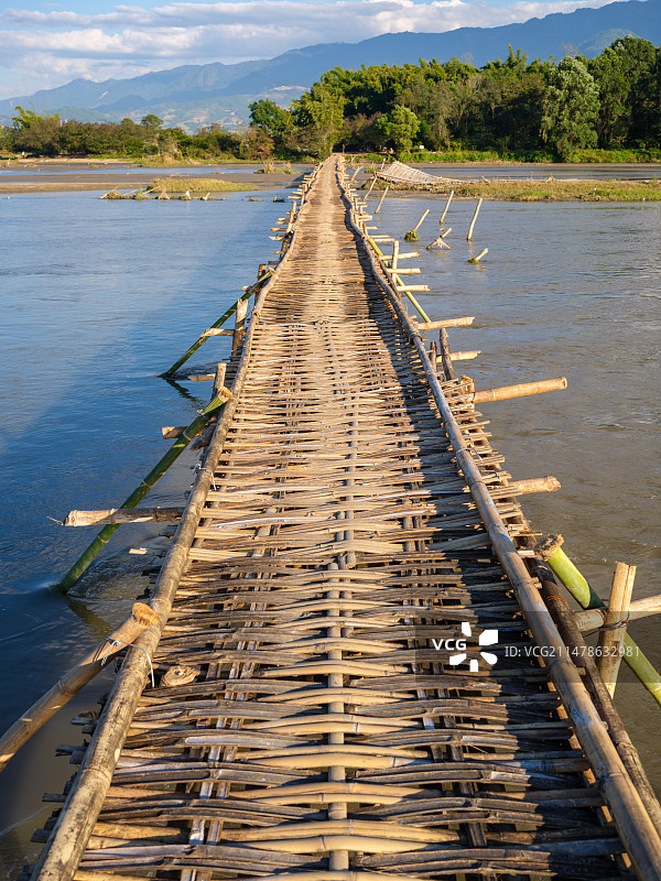 盈江上的竹桥图片素材